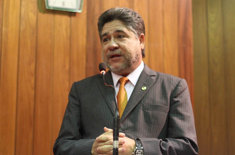 O deputado João Madison, líder do PMDB, foi indicado como relator da proposição.