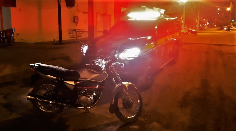 PRF apreende motocicleta adulterada e prende homem em Picos