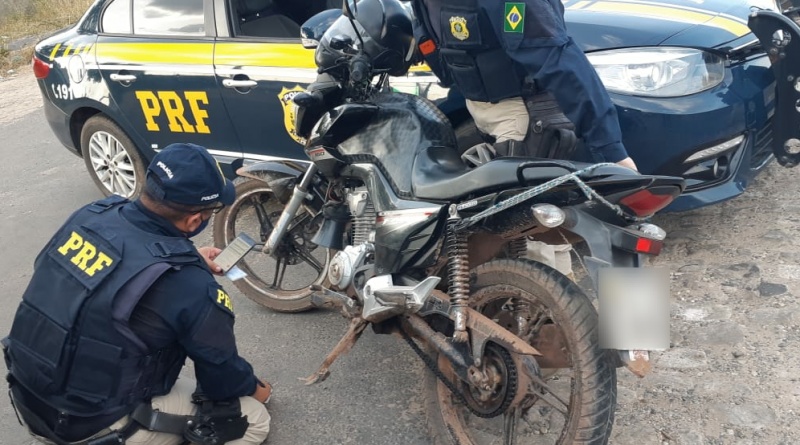 PRF prende homem com motocicleta clonada na BR-316 em Teresina