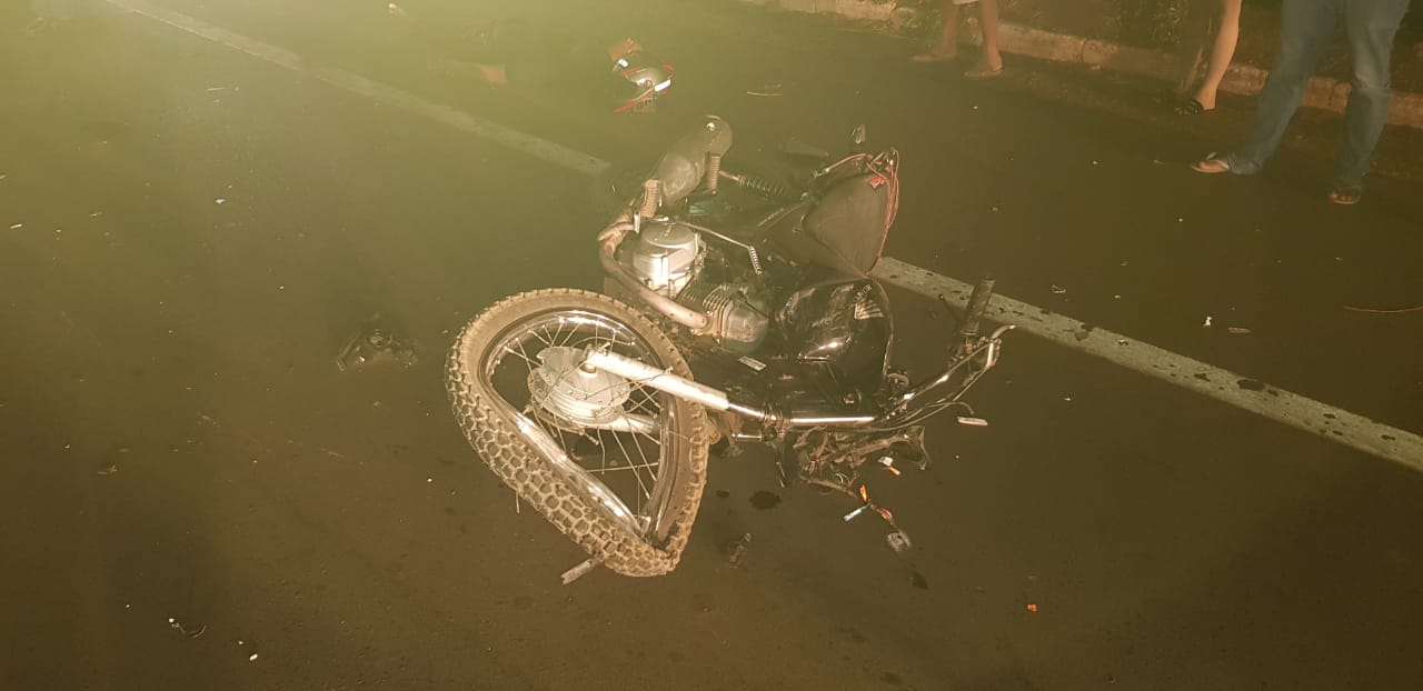Motociclista invade pista contrária e morre após colidir com motocicleta