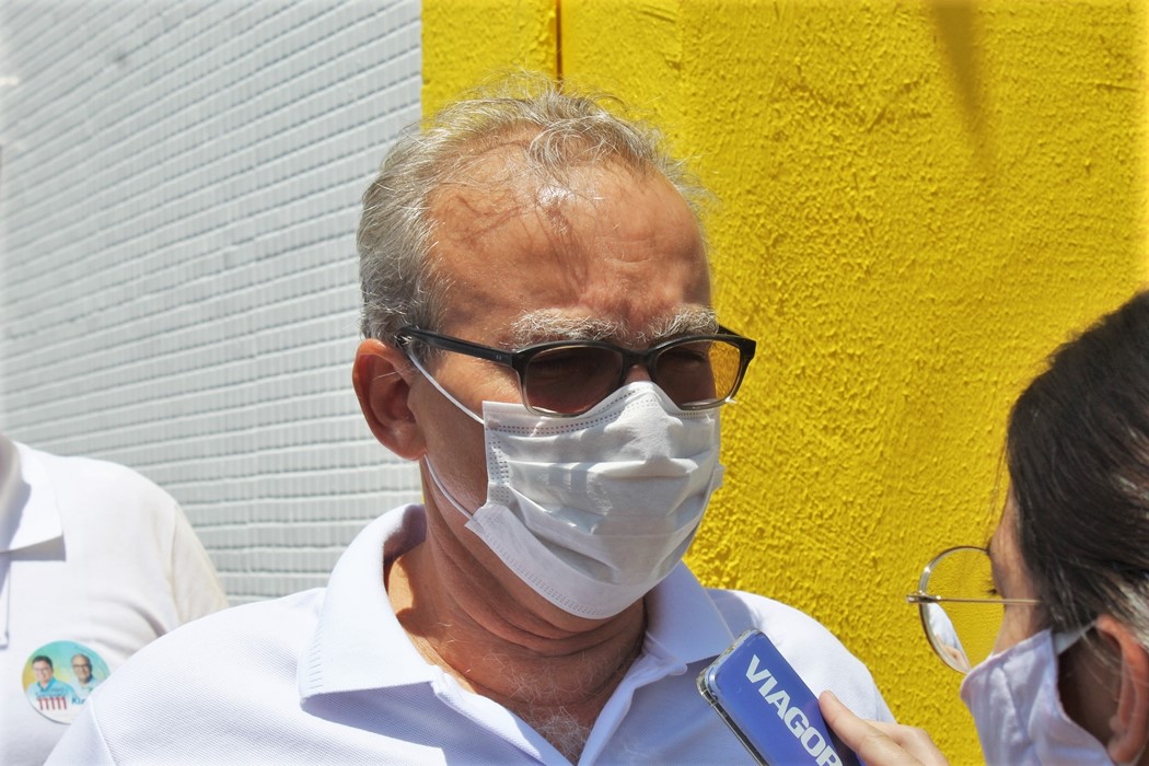 Prefeito Firmino Filho (PSDB) acompanhando o candidato Kleber