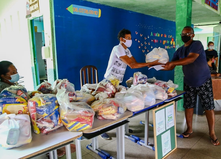 Sesapi realiza distribuição de kits alimentares para alunos