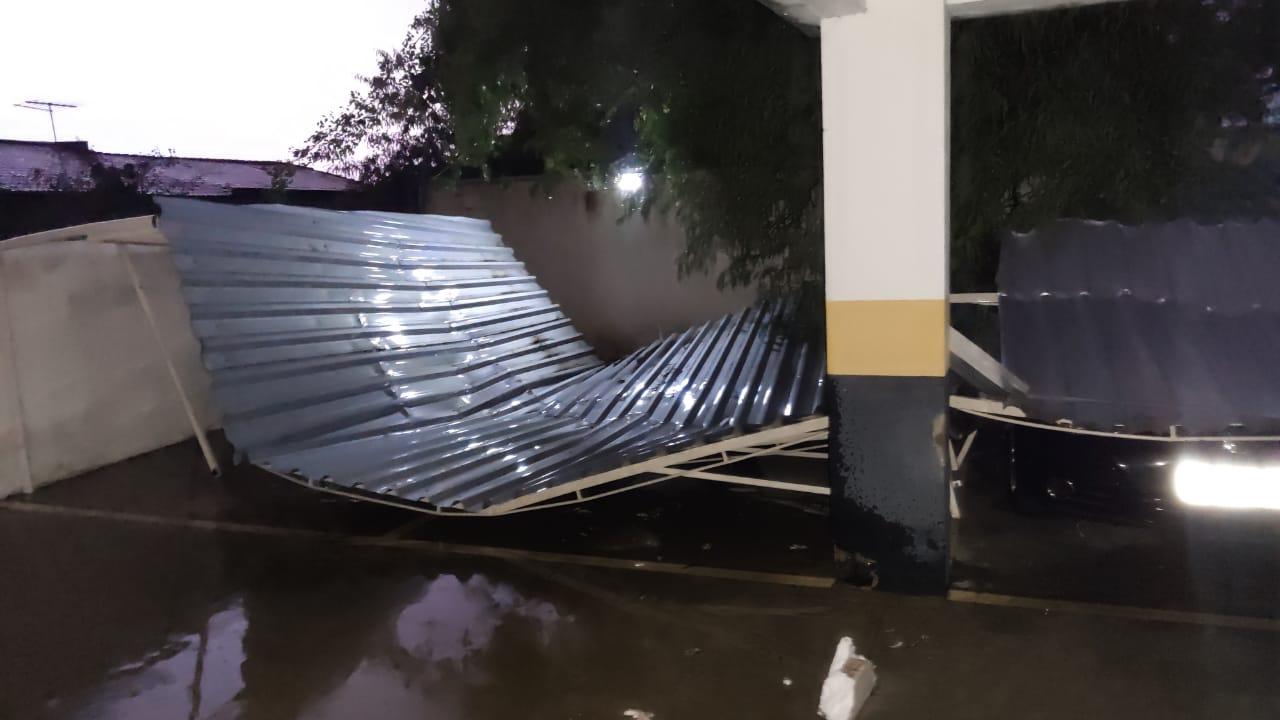 Forte chuva em Teresina, prejudica o fornecimento de energia para moradores.