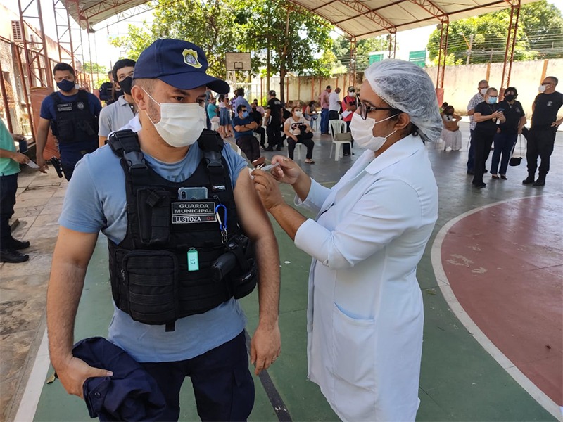 Agentes da GCM de Teresina recebem 1ª dose da vacina contra Covid