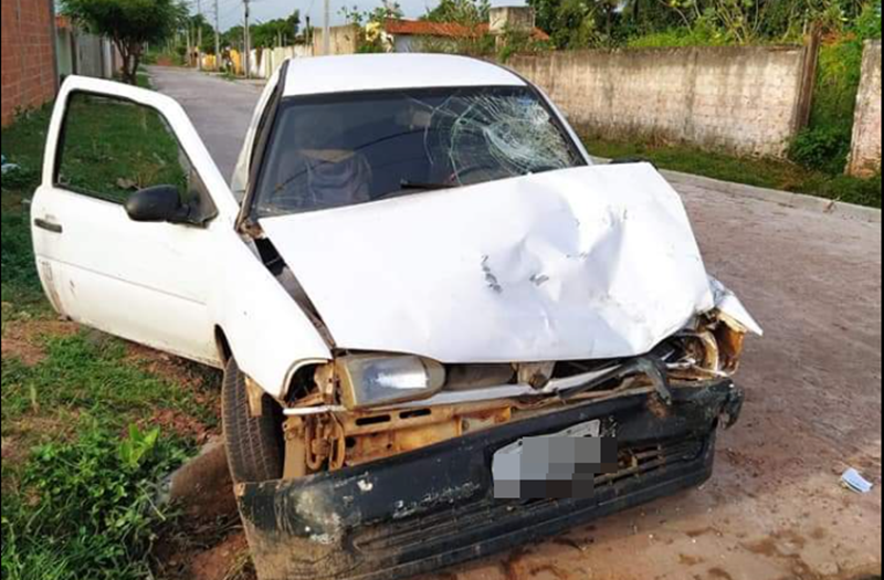 Carro após acidente grave em Piracuruca.
