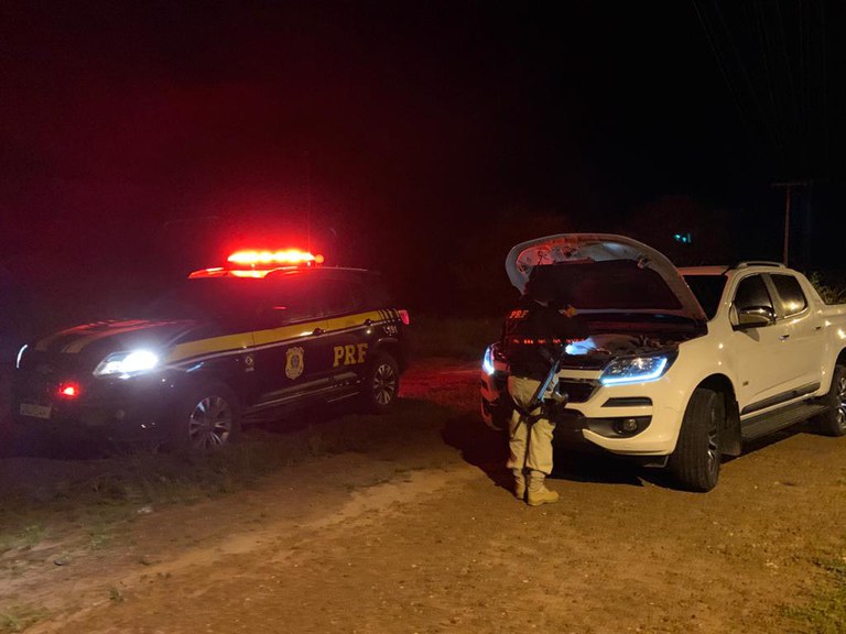 PRF recupera veículo roubado na Bahia