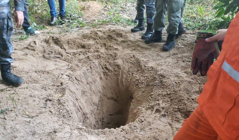 Corpo é encontrado dentro de cova no bairro Mocambinho.