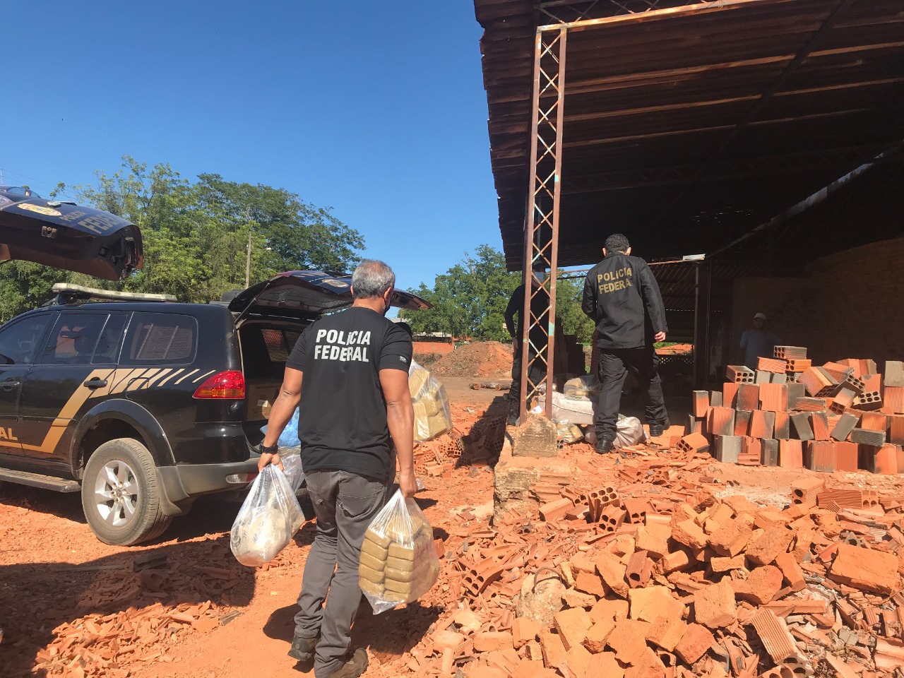 Polícia Federal incinera 800 kg de drogas na zona Rural de Teresina
