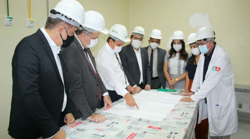 Governador Wellington Dias visita obras do HGV em Teresina.