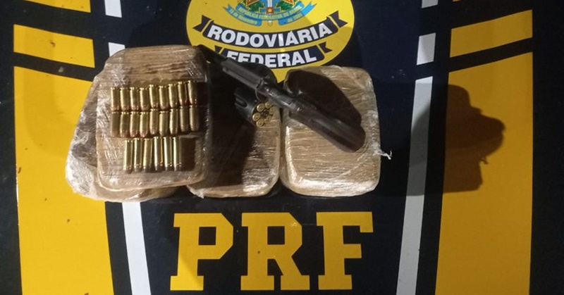 PRF apreende cerca de R$ 900 mil em drogas na cidade de Parnaíba.