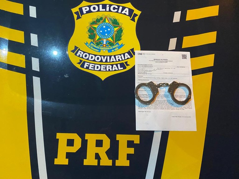 PRF cumpre mandado de prisão em Floriano