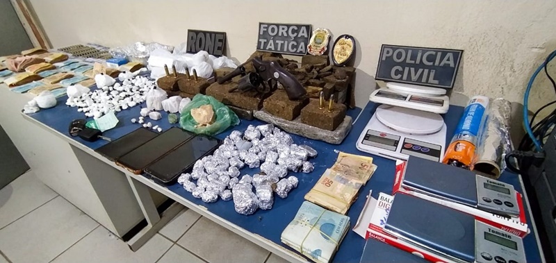 Material apreendido pela polícia em Picos.