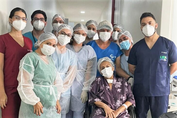 Maria Bernadete e a equipe do Hospital Justino Luz
