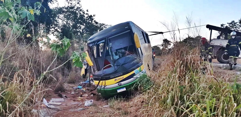 Ônibus que saiu de Teresina capota no Mato Grosso.