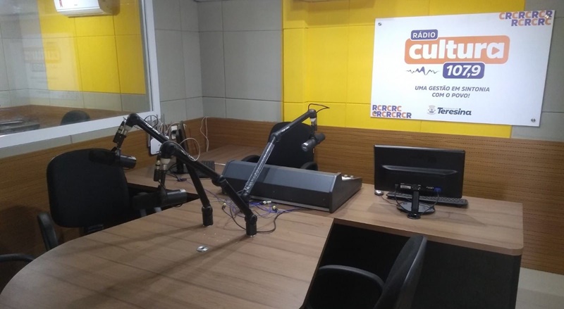 Rádio FM Cultura de Teresina.
