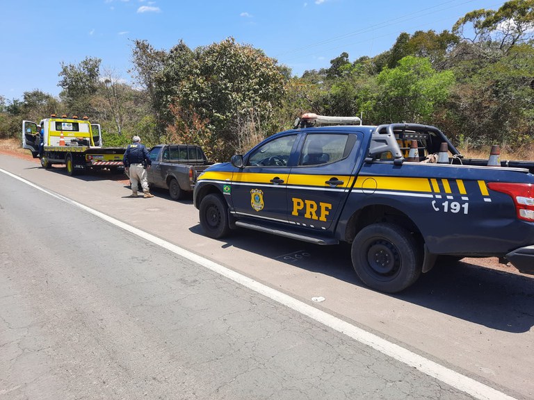 PRF recupera veículo que havia sido roubado