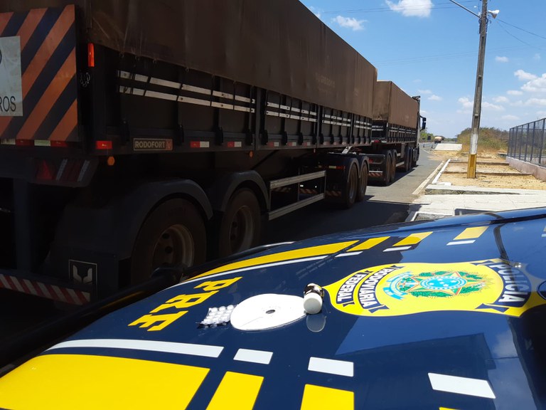 PRF autua motorista por porte de anfetamina na BR 316 em Valença do Piauí.
