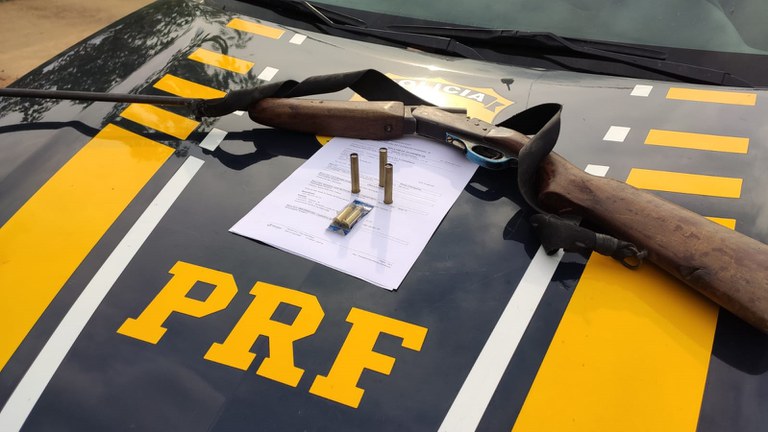 Armas e munições apreendidas pela PRF-Piauí.