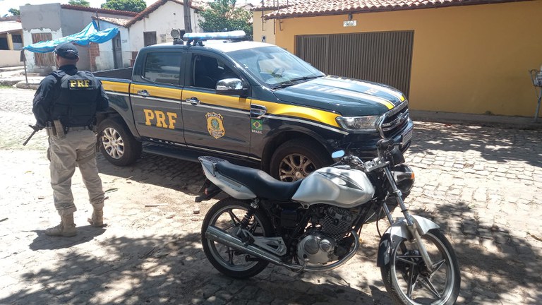 Motocicleta aprendida pela PRF em Floriano-PI.