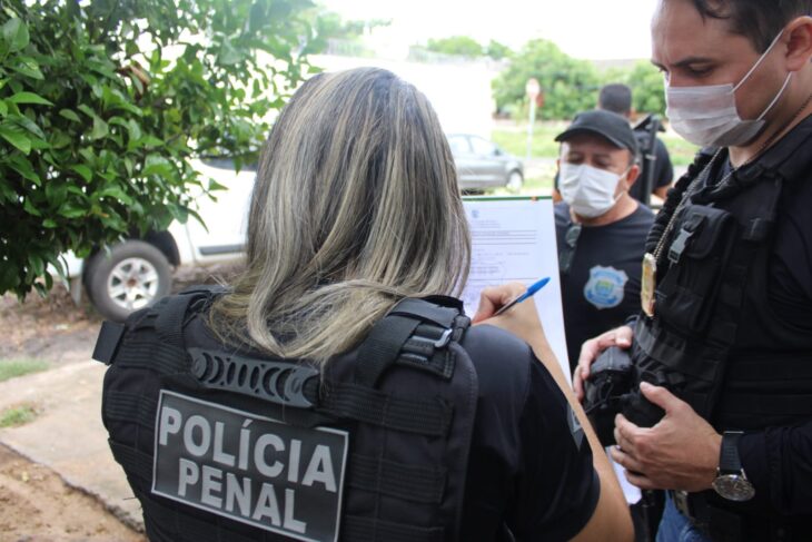 Polícia Penal presente na ação de fiscalização.