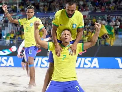 Edson Hulk e Bruno Xavier comemoram após gol na Copa do Mundo