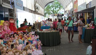 Feira de Artesanato popular na Rua Climatizada