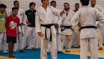 Campeão Mundial de Karatê ministra curso em Teresina