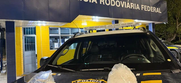 Polícia Rodoviária Federal apreende 1 kg de cocaína escondida em painel de veículo