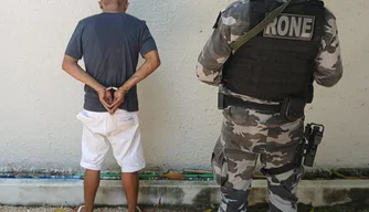 Suspeito preso por tráfico de drogas e porte ilegal de arma