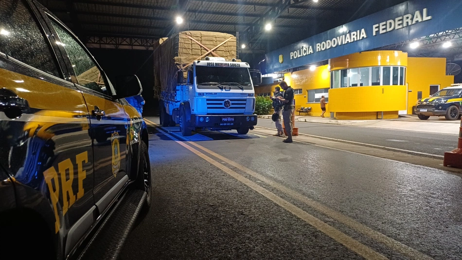 PRF autua 264 toneladas de excesso de peso durante operação na BR-343 no Piauí
