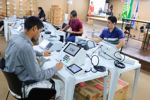 TRE do Piauí realiza simulado com urnas eletrônicas para as eleições 