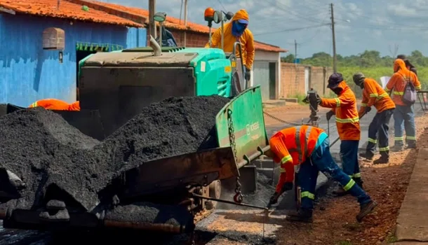 Bairro Bernardo Rêgo recebe serviços de asfaltamento em Esperantina