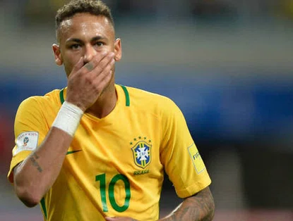 Vídeo mostra Neymar sendo agredido por mulher que o acusa de estupro em hotel