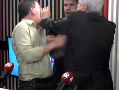 Jornalista Augusto Nunes agride Glenn Greenwald durante programa ao vivo